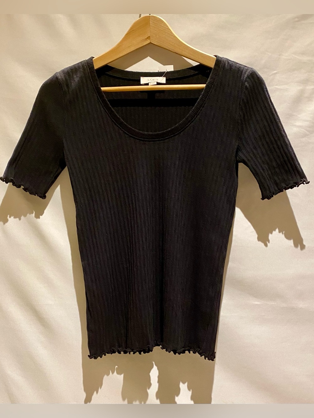 LOFT Black Ribbed Scoop Neck Short Sleeve Tee with Lettuce Hem, size XS, NWT